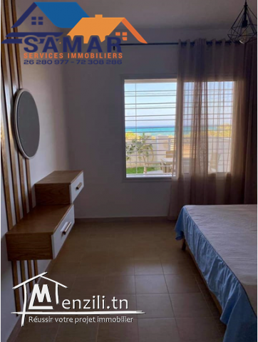 des appartements pied dans l'eau dans un immeuble de luxe