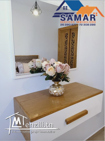 des appartements pied dans l'eau dans un immeuble de luxe