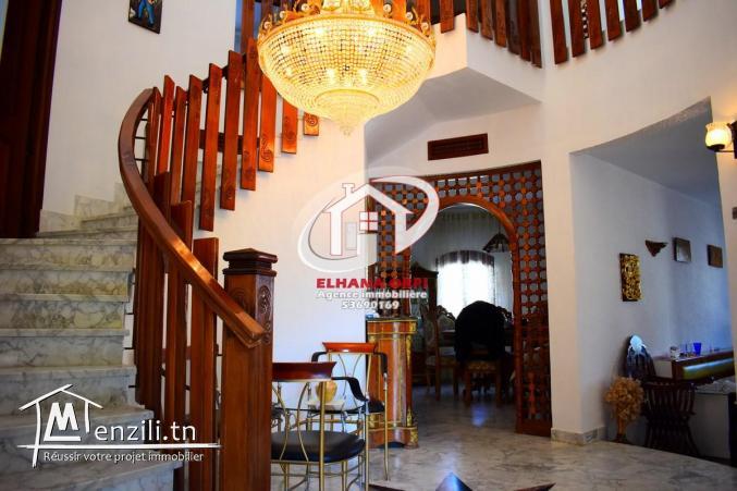 A vendre villa avec piscine sur un terrain de 1756 m²