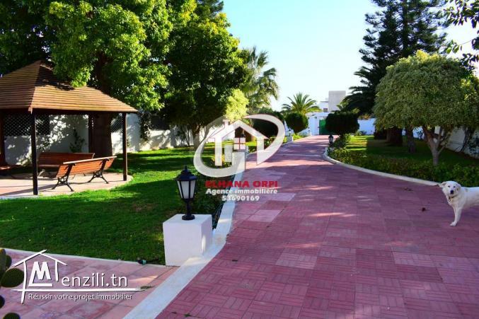 A vendre villa avec piscine sur un terrain de 1756 m²