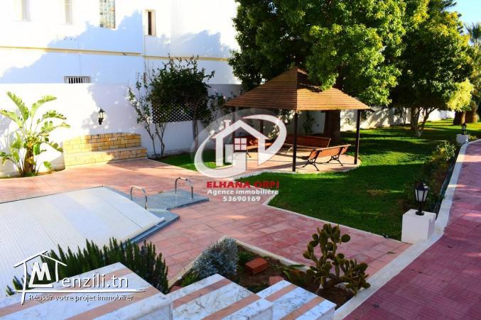 A vendre villa avec piscine sur un terrain de 1756 m²