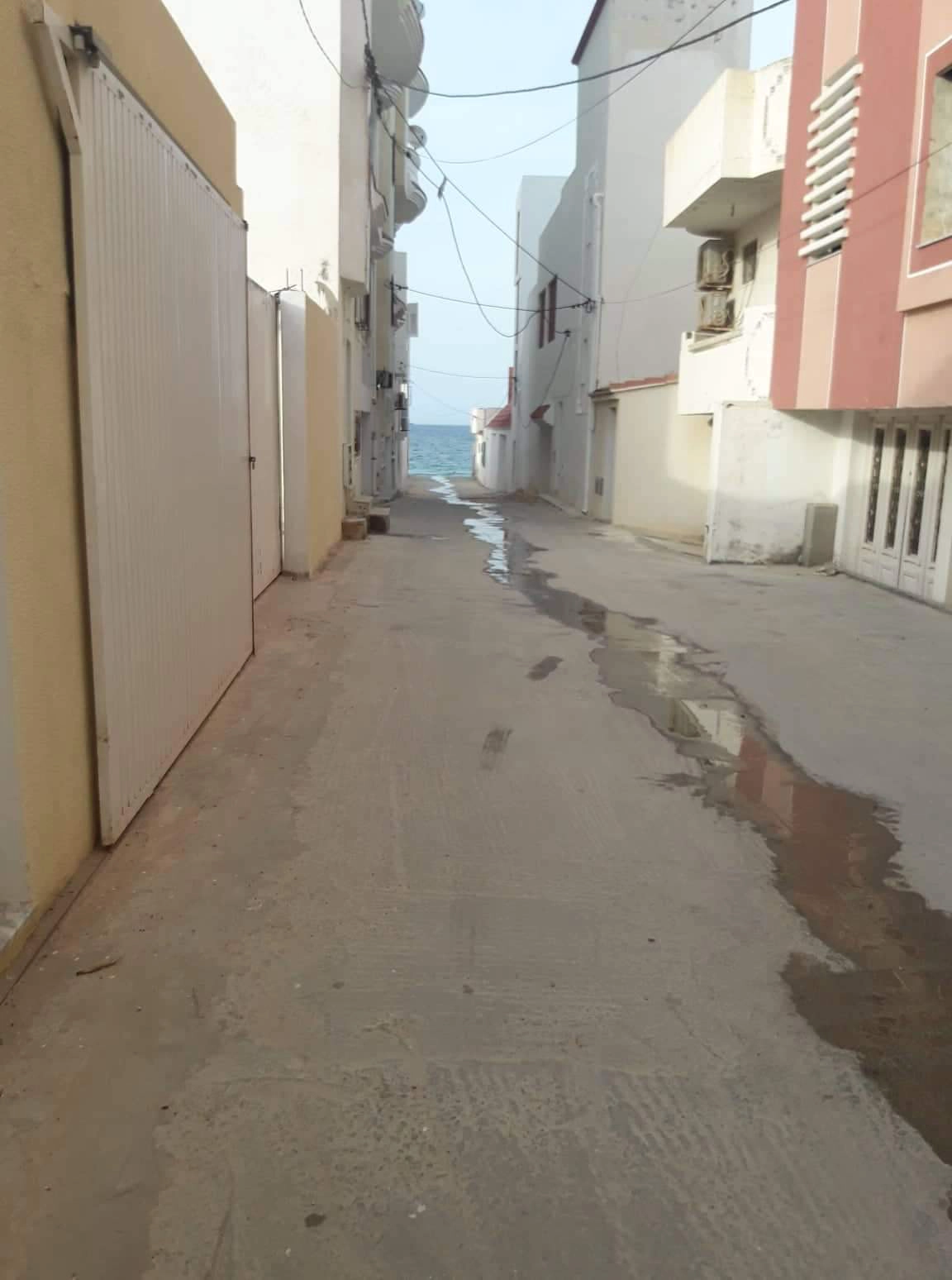 petite villa avec immense jardin 200m de la mer