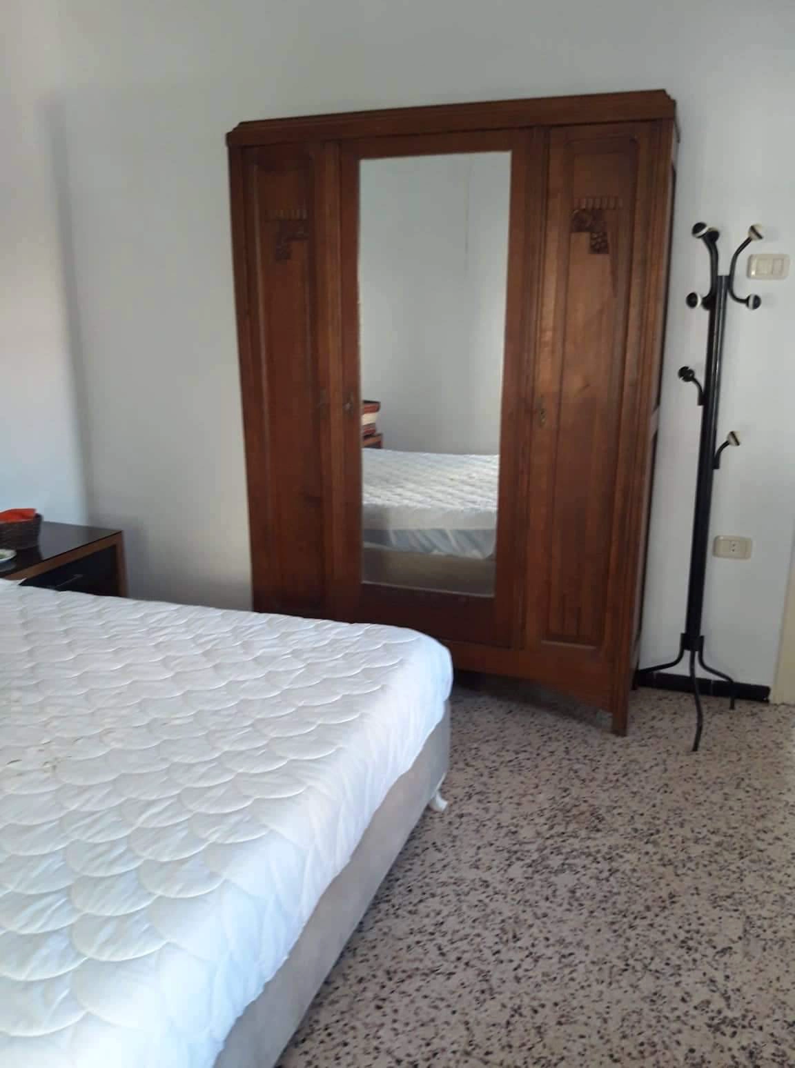 petite villa avec immense jardin 200m de la mer