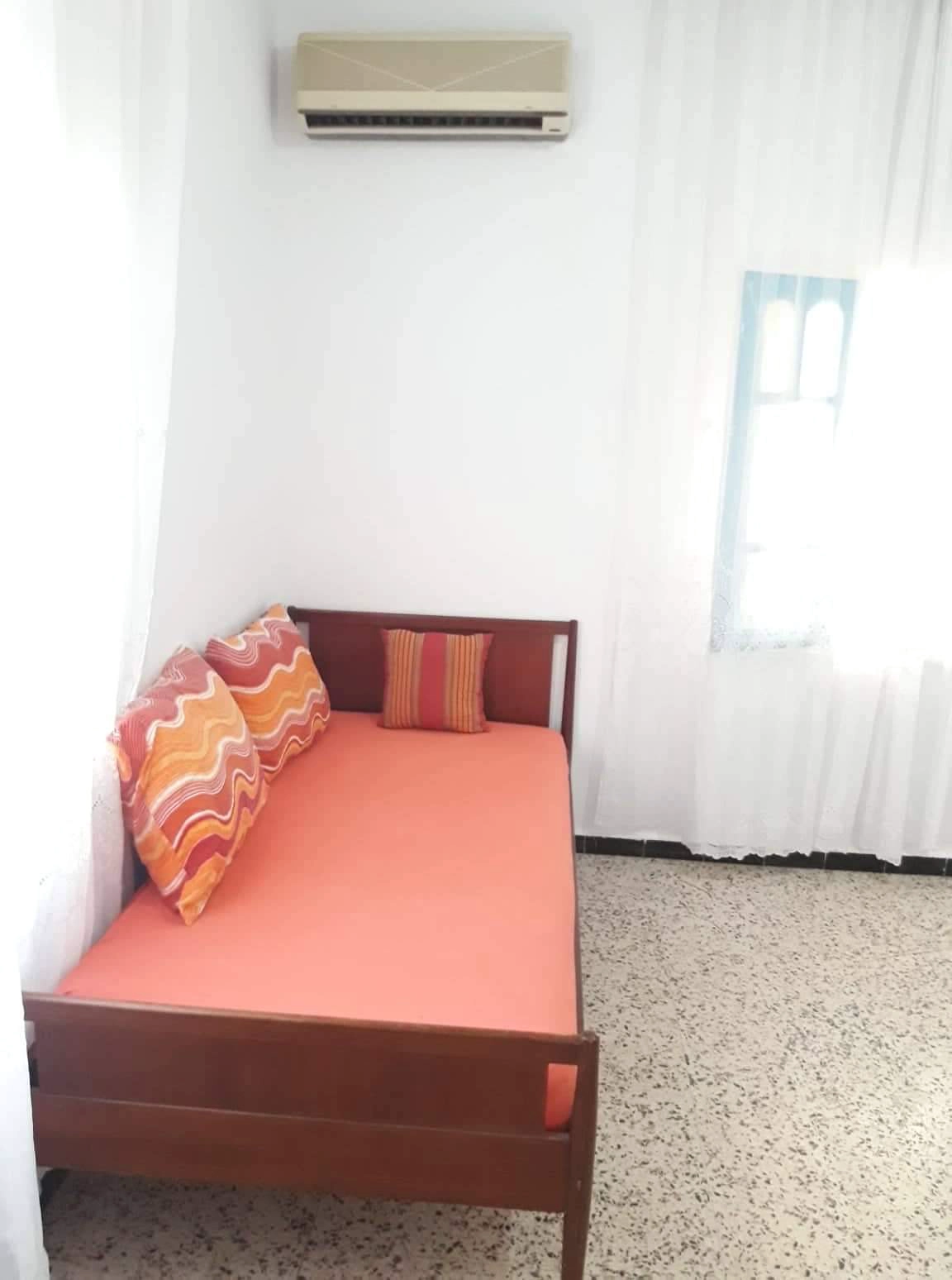 petite villa avec immense jardin 200m de la mer