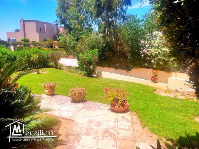 Une villa de maitre avec piscine