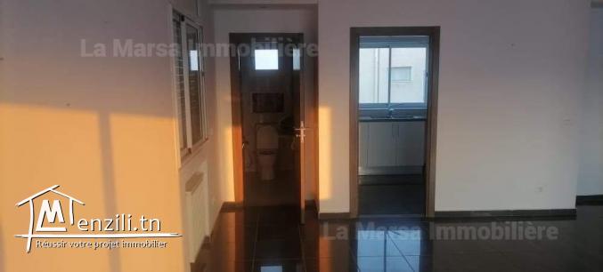 A Louer appartement s3 avec grande terrasse à Marsa Ville