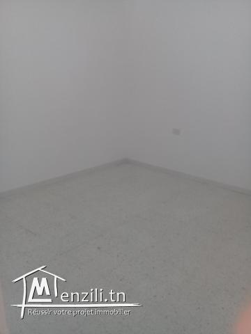 Avendre une gronde maison et un appartement