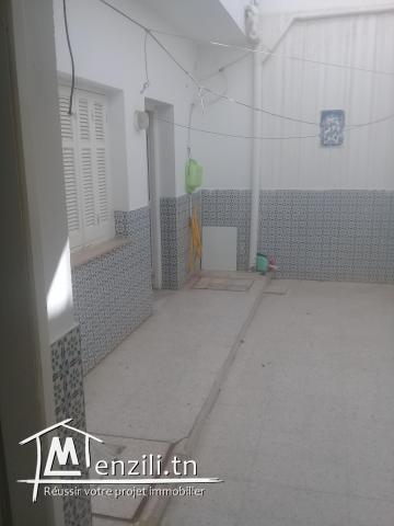 Avendre une gronde maison et un appartement