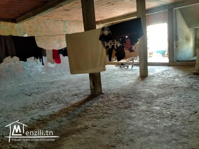 Immeuble 2 étages + Fond de commerce + Magazin