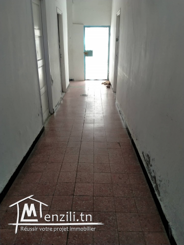 Immeuble 2 étages + Fond de commerce + Magazin