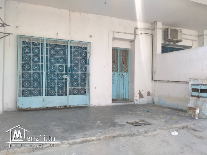 Immeuble 2 étages + Fond de commerce + Magazin