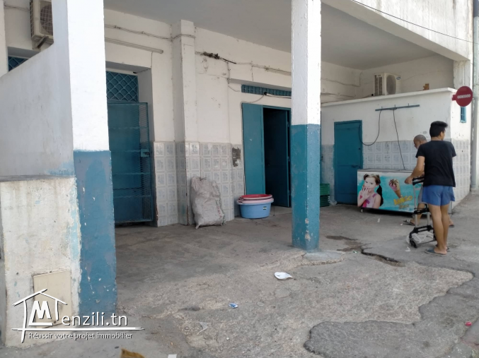 Immeuble 2 étages + Fond de commerce + Magazin