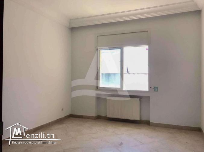 A vendre appartement S+4 avec chambre de service au lac2