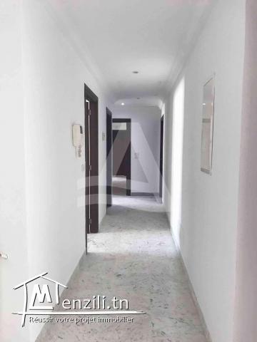 A vendre appartement S+4 avec chambre de service au lac2