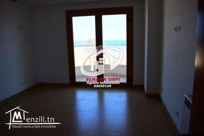 appartement s+2 neuf à vendre vue sur mer et pied dans l’eau