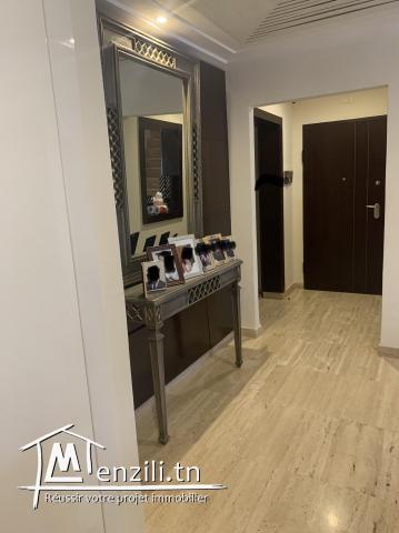 À vendre un luxueux duplex avec un grand jardin