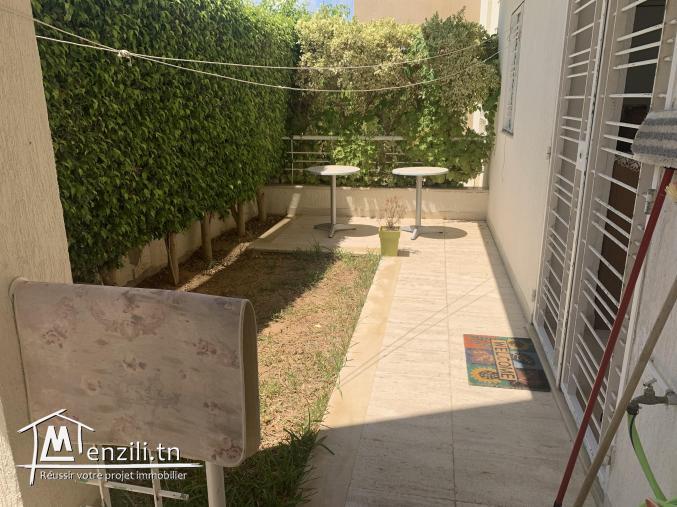 À vendre un luxueux duplex avec un grand jardin