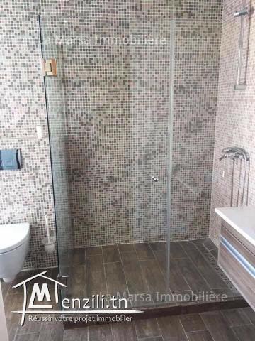 A louer villa s4 avec piscine et jardin, La Soukra