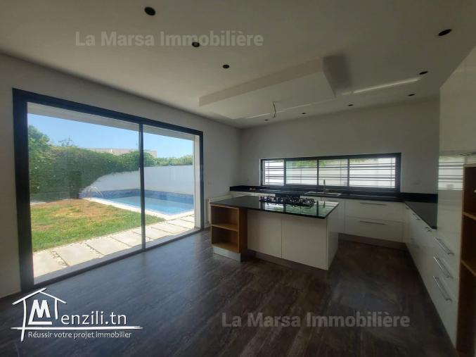 A Louer  luxueuse villa s4 avec piscine et jardin, La Soukra