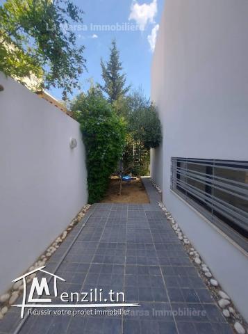 A Louer  luxueuse villa s4 avec piscine et jardin, La Soukra