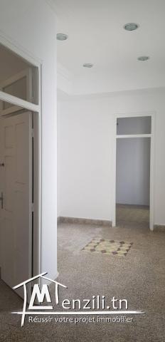 A vendre Appartement Centre Ville Av. H. Bourguiba à 20m de la mairie et 5min de la mer ;...