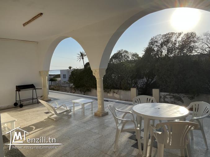 villa à louer dans la zone touristique de kerkennah à sidi fredj près de de l’hotel cercina