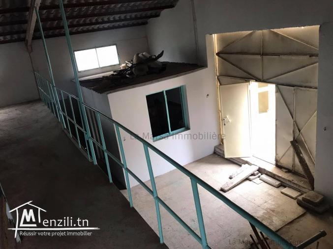 A Louer entrepôt de 130m², La Soukra