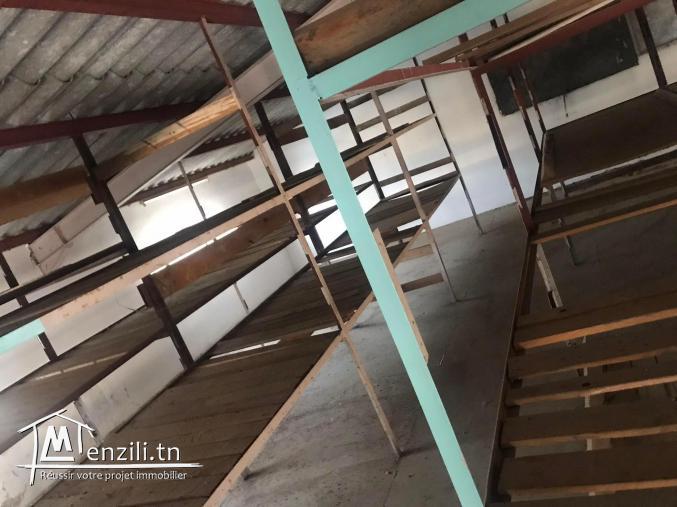 A Louer entrepôt de 130m², La Soukra