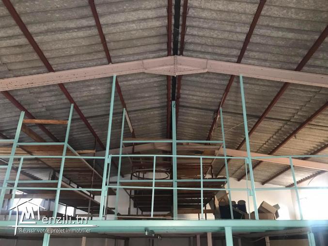 A Louer entrepôt de 130m², La Soukra