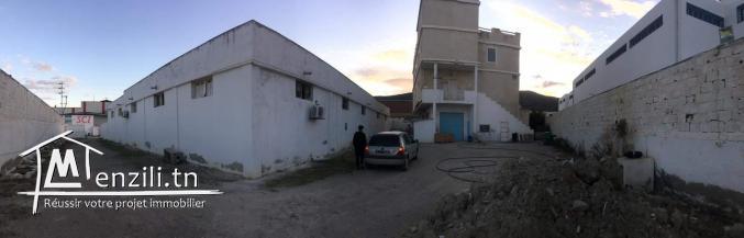 Usine dans une zone industrielle