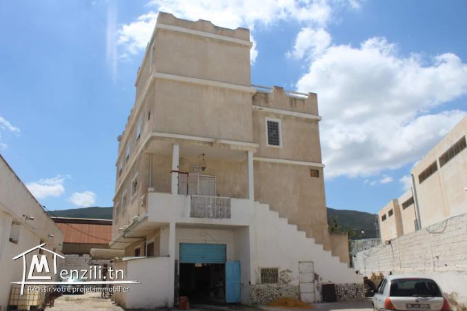 Usine dans une zone industrielle