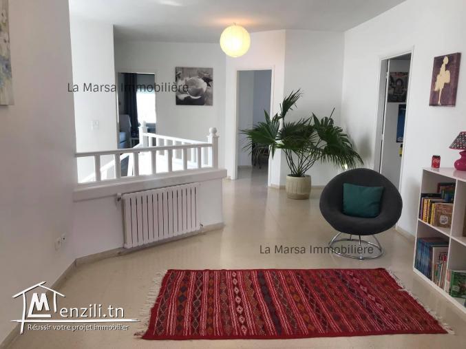 A vendre villa s5 avec piscine et jardin , La Soukra