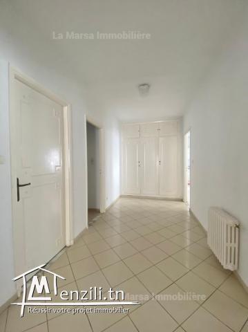 A Louer villa avec jardin et vue mer à La Marsa