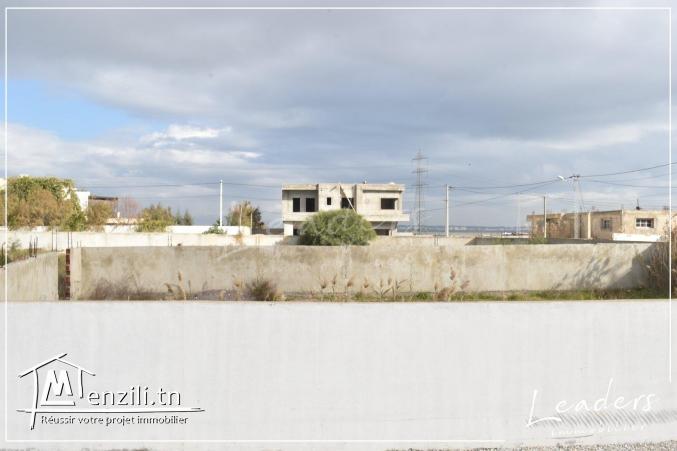 A vendre un terrain à Chotrana 3