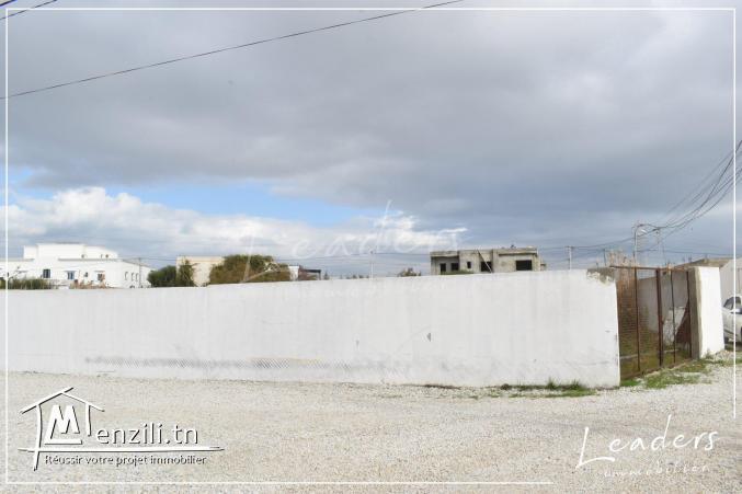 A vendre un terrain à Chotrana 3