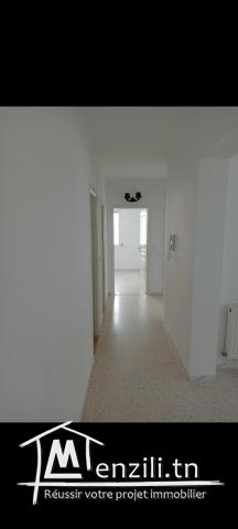 A louer un appart s+3 à résidence Babel El ghazela