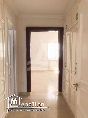 a vendre villa avec jardin au lac2