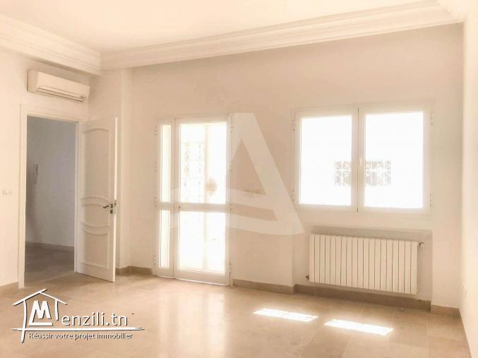 a vendre villa avec jardin au lac2