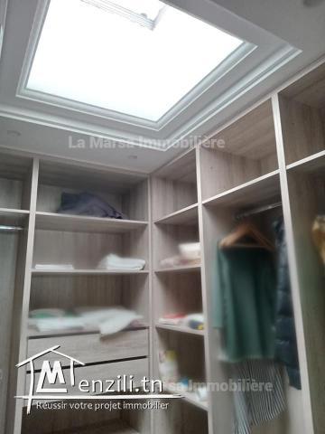 A Louer une villa s3 avec piscine et jardin à Gammarth