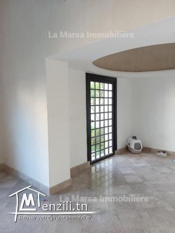 A Louer une villa s3 avec piscine et jardin à Gammarth