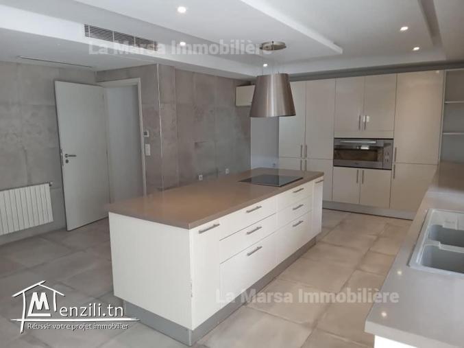 A Louer luxueuse villa s6 avec piscine et jardin à Carthage