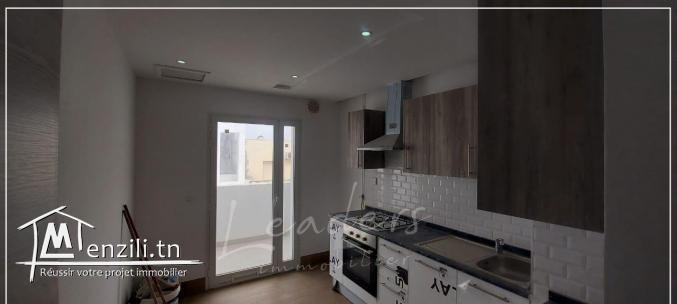 A vendre un Appartement S+2 avec un petit jardin situé à EL GHAZELA