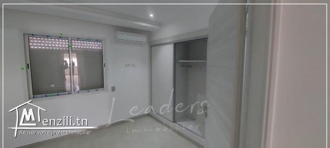 A vendre un Appartement S+2 avec un petit jardin situé à EL GHAZELA