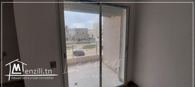A vendre un Appartement S+2 avec un petit jardin situé à EL GHAZELA