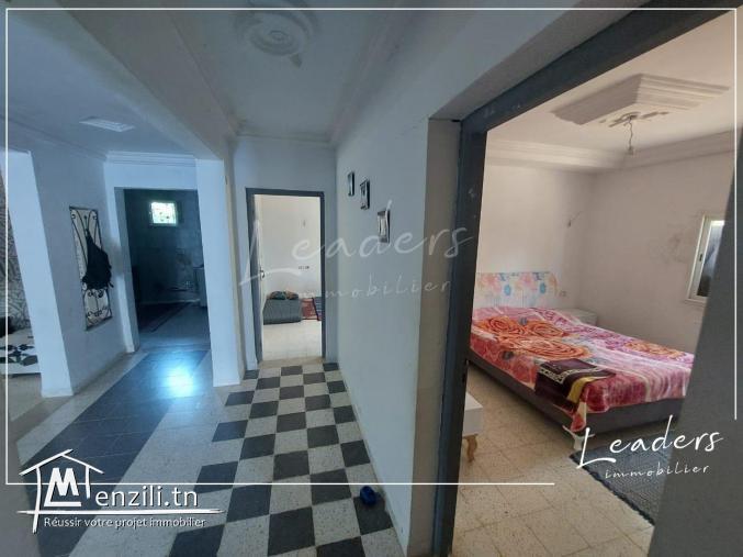 À vendre une maison S+3 situé à HAMMAMET SUD avec un superficie totale de 400 m²