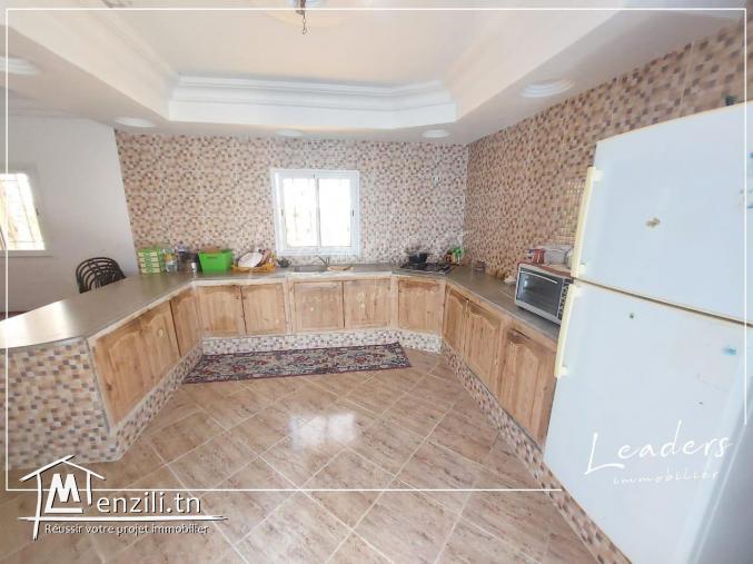 À vendre une maison S+3 situé à HAMMAMET SUD avec un superficie totale de 400 m²