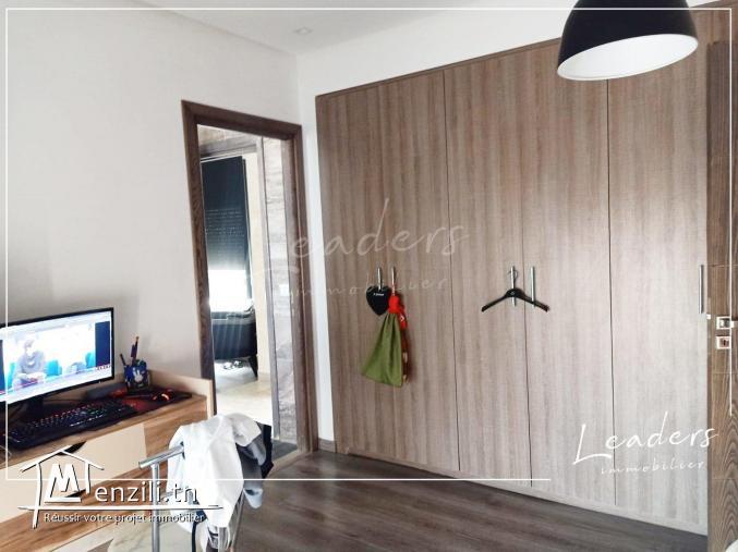 A vendre une villa S+3 avec un petit jardin et une piscine situé à EL MANZAH