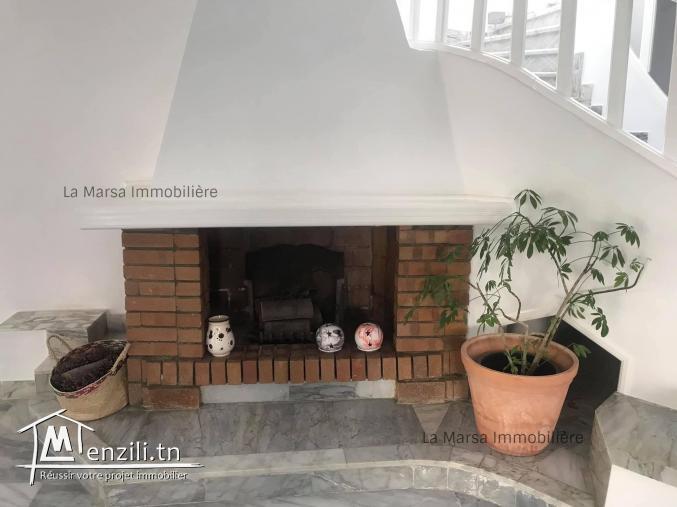 A Vendre villa s5 avec piscine et jardin, La Soukra