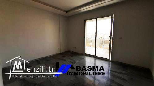 un appartement du type S+3 à vendre à Khzema Est