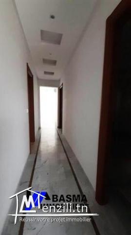 un appartement du type S+3 à vendre à Khzema Est